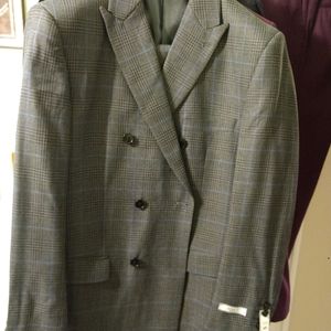 NWT Vinci suit 40reg.